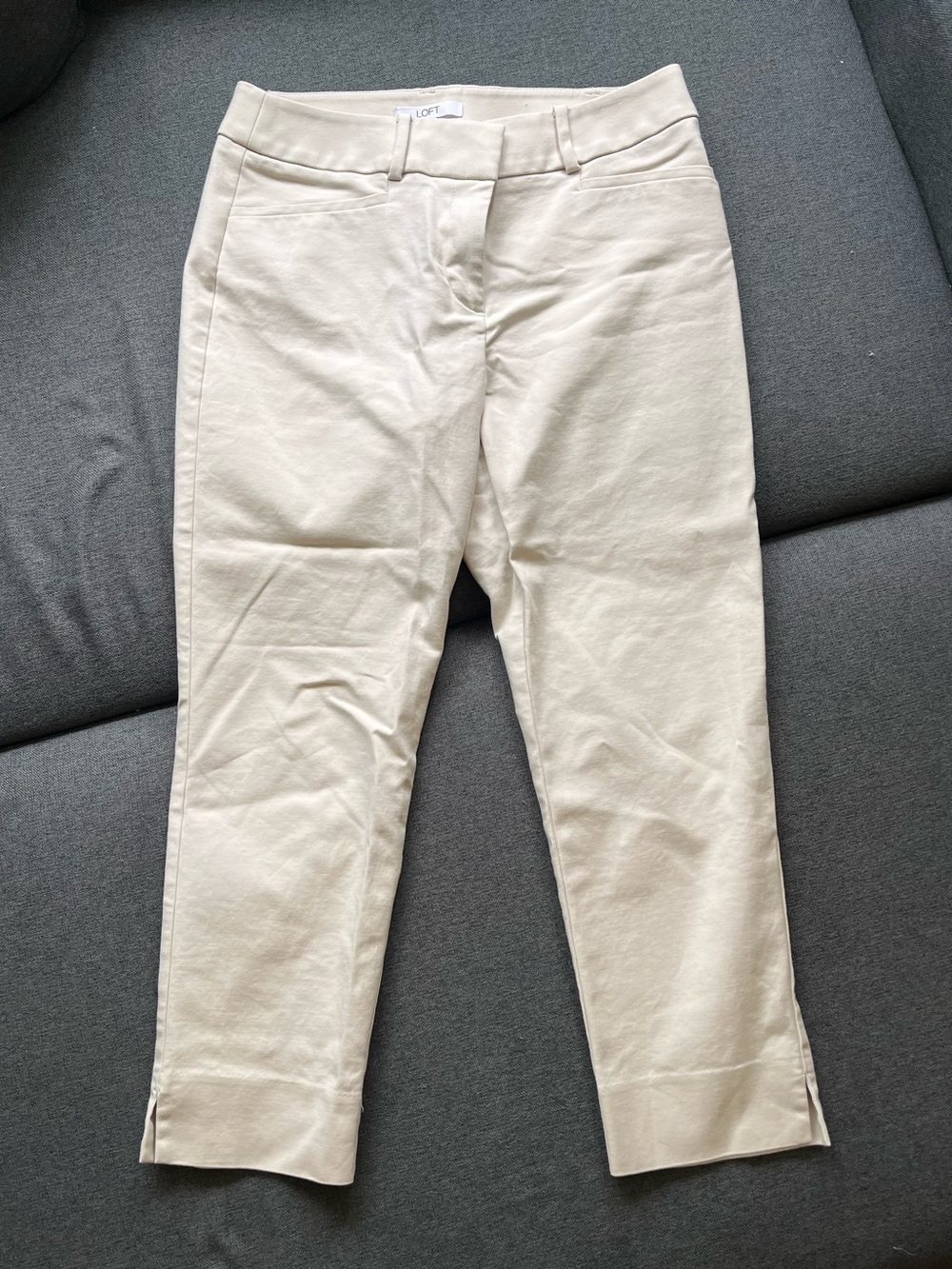 LOFT Riviera Julie Fit Cropped Pants Size 6 Cream Beige Stretch Side Slit